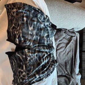 Lulu lemon men’s with liner Black and Gray Patterned Shorts